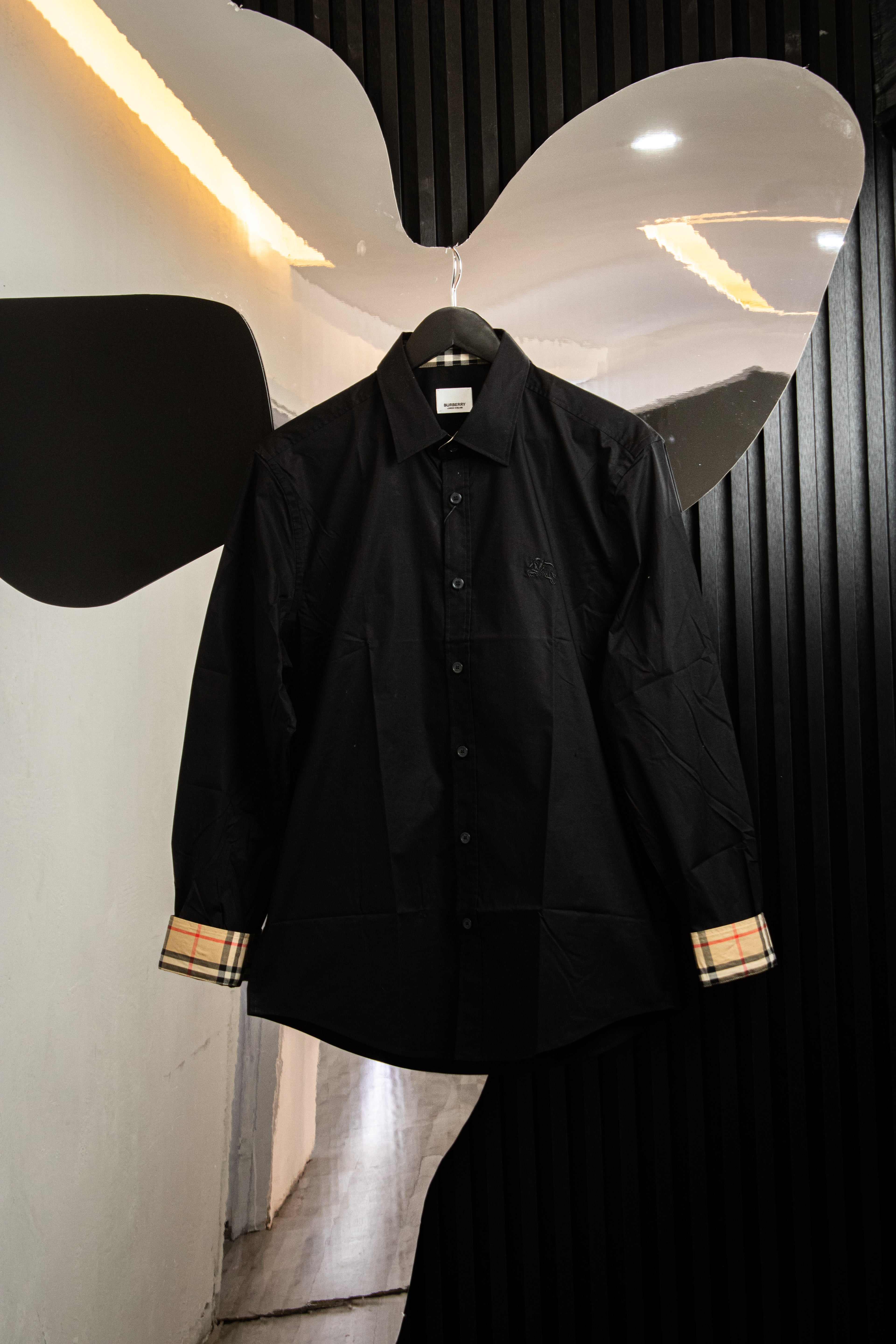 CAMISA BURBERRY NEGRA DETALLE CHECK